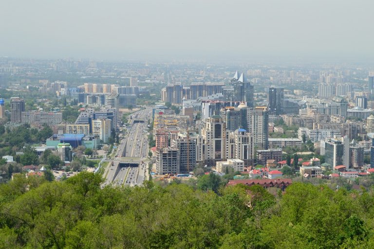 6. nap: Kök Töbe hegy, piac, csokibolt, taxi, metró