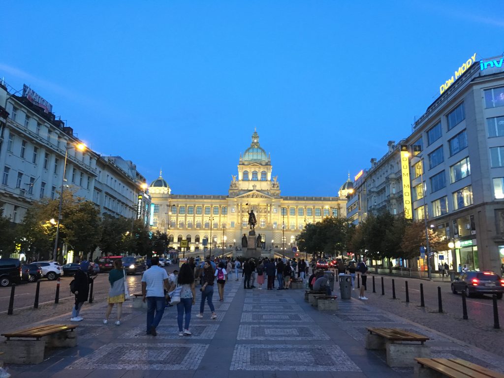 Prágai élméynbeszámoló: Vencel tér kivilágítva
