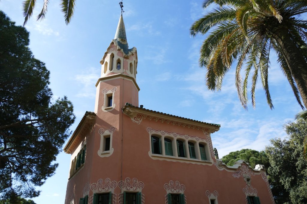 A Güell park barcelonába és az ottani épületek. 