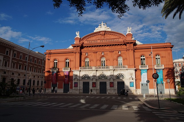 Puglia látnivalói:
bari látnivalói, színház