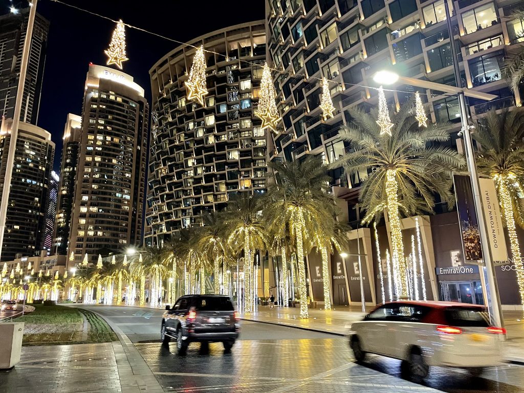 dubai látnivalók: a belváros este