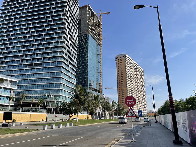 Jeddah tengerpartján épülő toronyházak. 
Gyrostalpaló 1. 