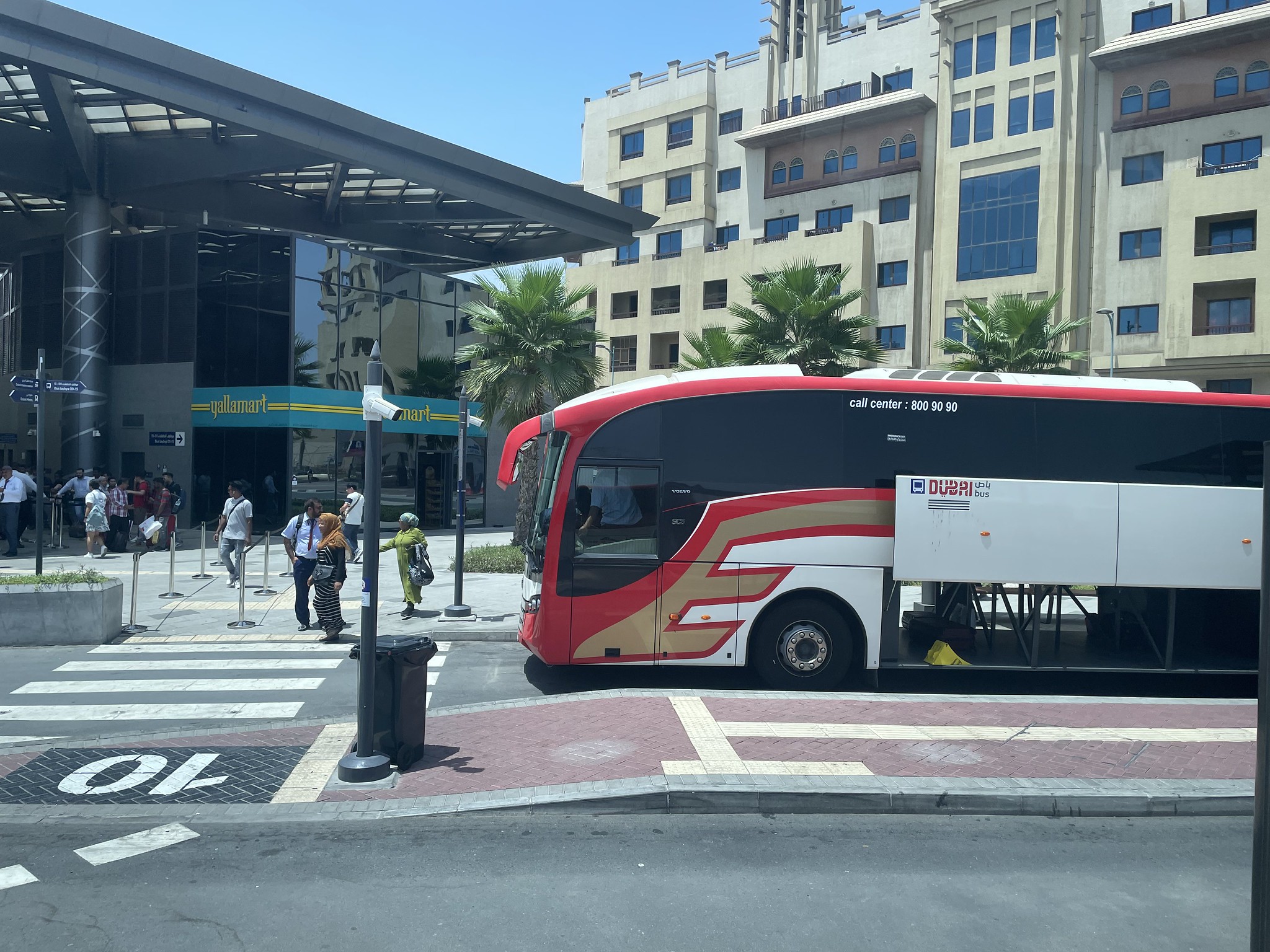 Hogyan lehet Dubajból Abu-Dhabiba átmenni?