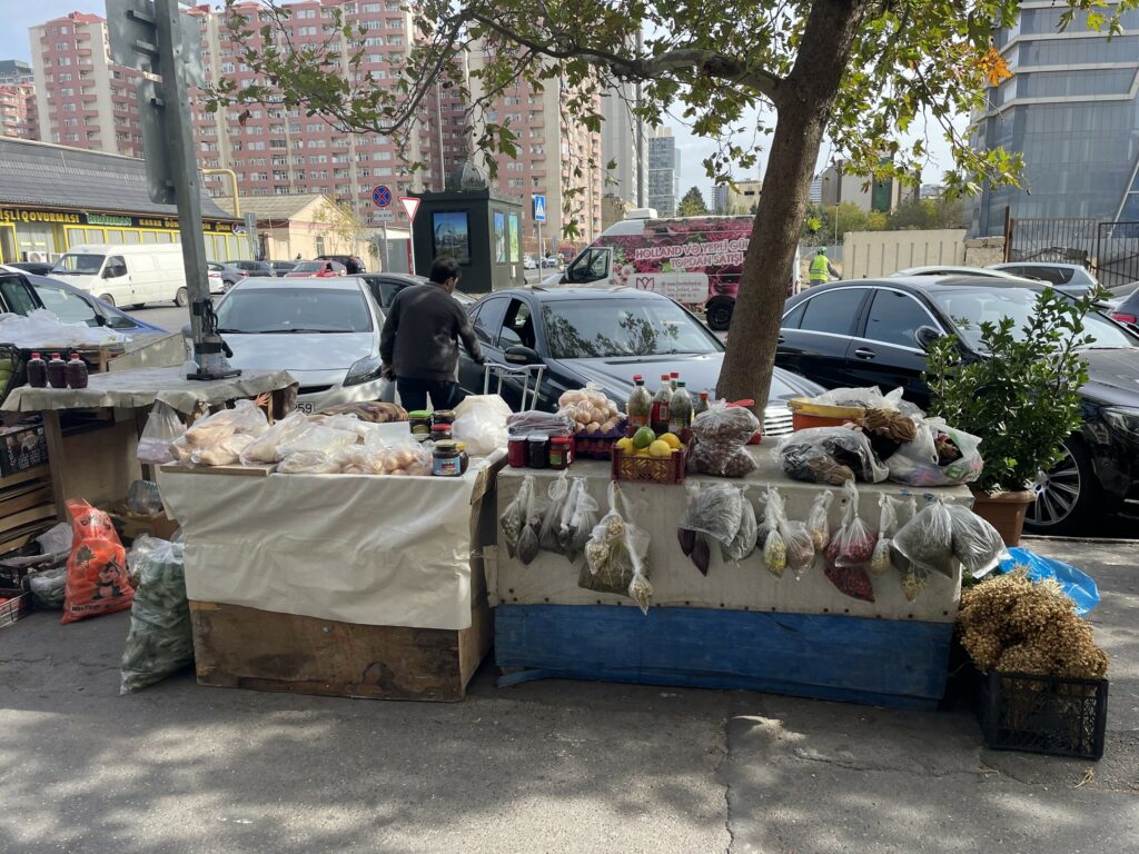 Baku - árus az utcán