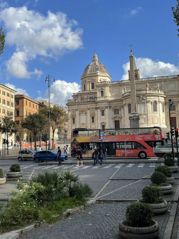 Hop-on Hop-off buszok Rómában.